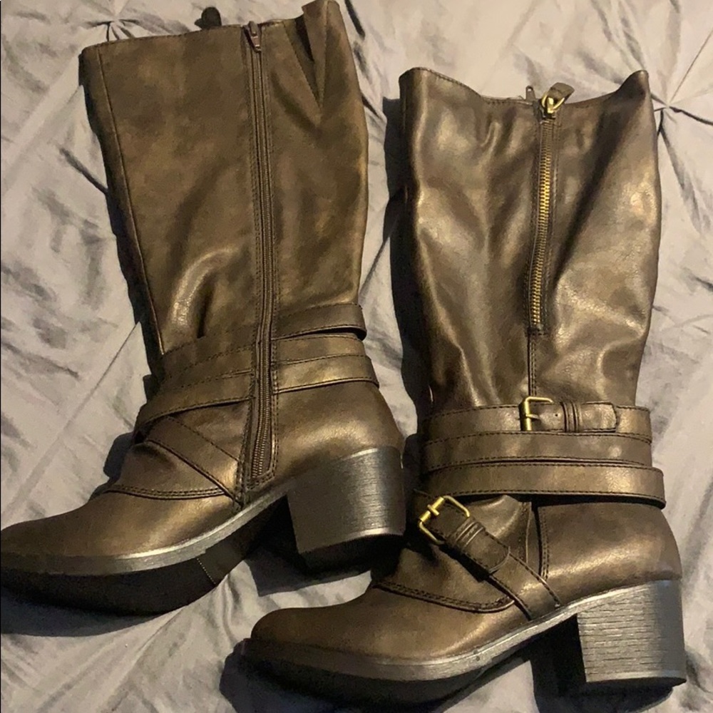 Women’s knee length boots